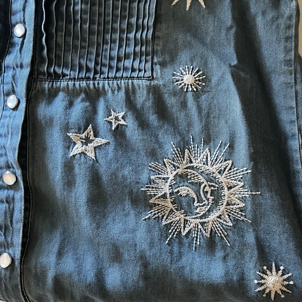 Johnny Was Embroidered Denim Pearl Snap Top Boho Sun Moon Snake Stars Boho XS - Picture 7 of 13